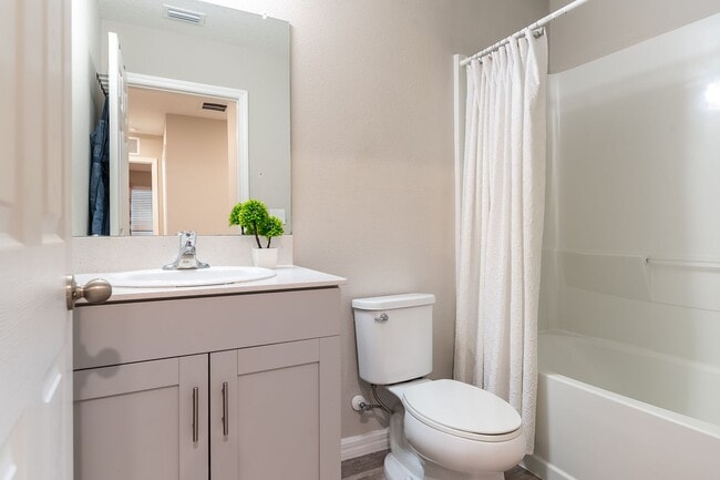 Building Photo - Stunning, Pet-Friendly, 4 Double bedroom, 2.5 Bathroom Home in Crosswind Point, Parrish