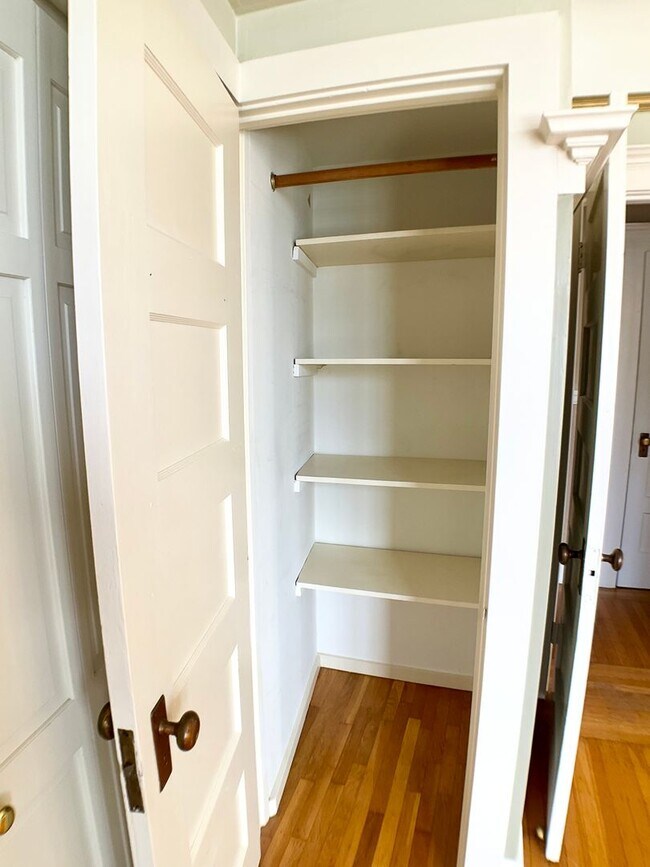 Building Photo - REMODELED and Spacious.  IN-UNIT LAUNDRY! ...
