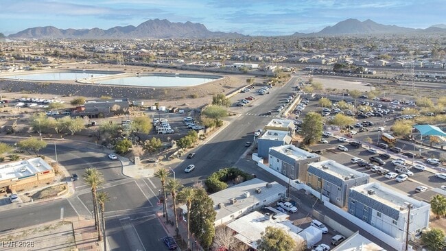 Building Photo - 342 S Water St