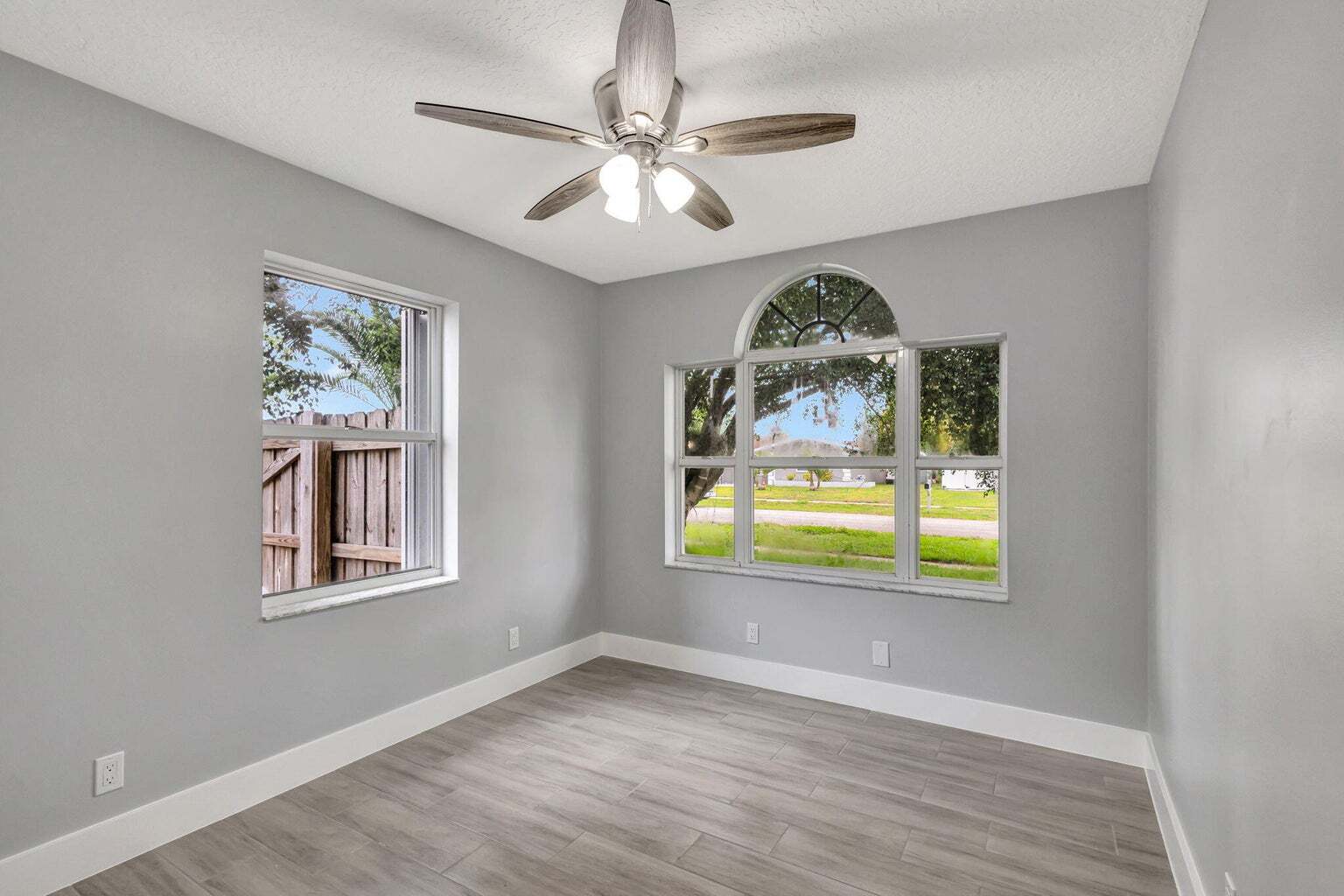 Building Photo - 843 Azalea Dr