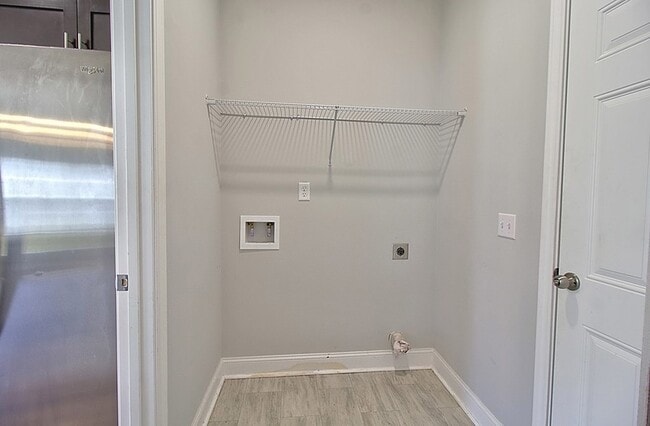Building Photo - 554 Fairview Cir