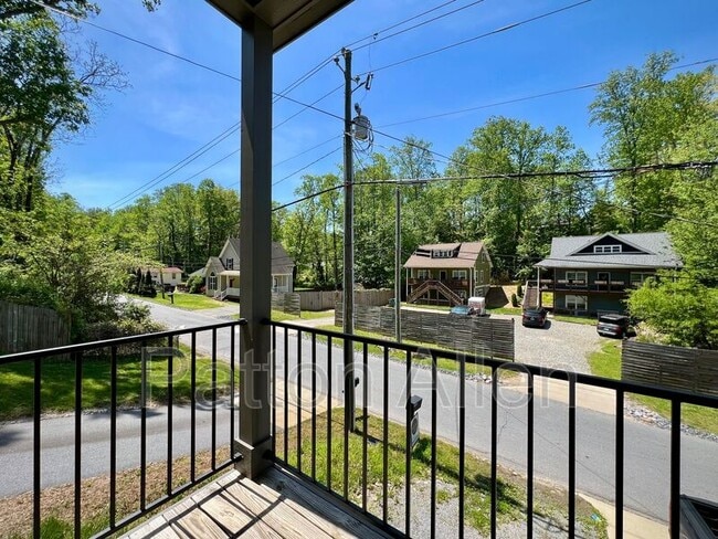 Building Photo - 308 London Rd