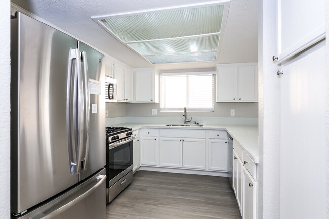 Building Photo - 6349 Rose Tree Ln