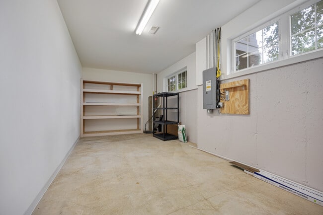 Building Photo - 3061 Hughsdale St