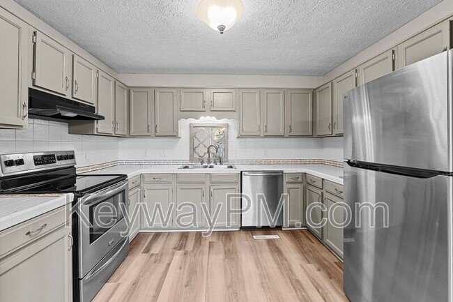 Building Photo - 48 Bluff Pointe Way