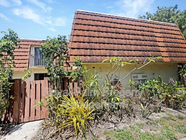 Building Photo - 5241 Cedarbend Dr