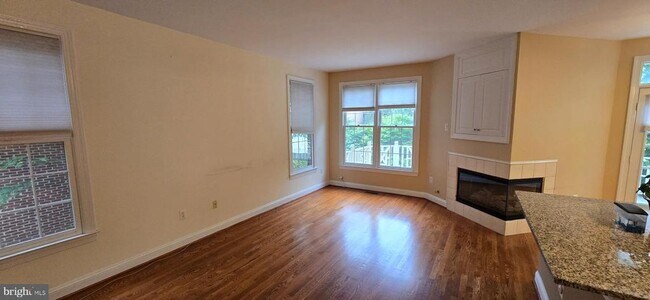 Building Photo - 10555 James Wren Way