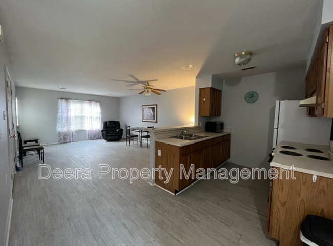 Building Photo - 522 S Sunrise Dr