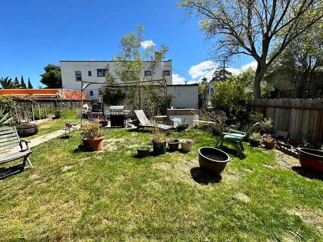 Building Photo - 778 61st St