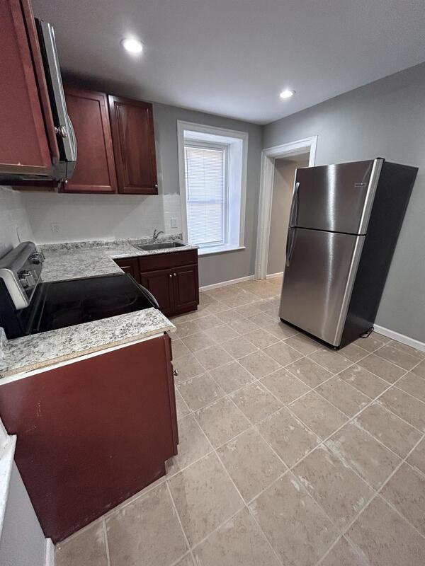 Building Photo - 1221 Lindley Ave