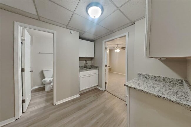 Building Photo - 1043 Foxhollow Tr