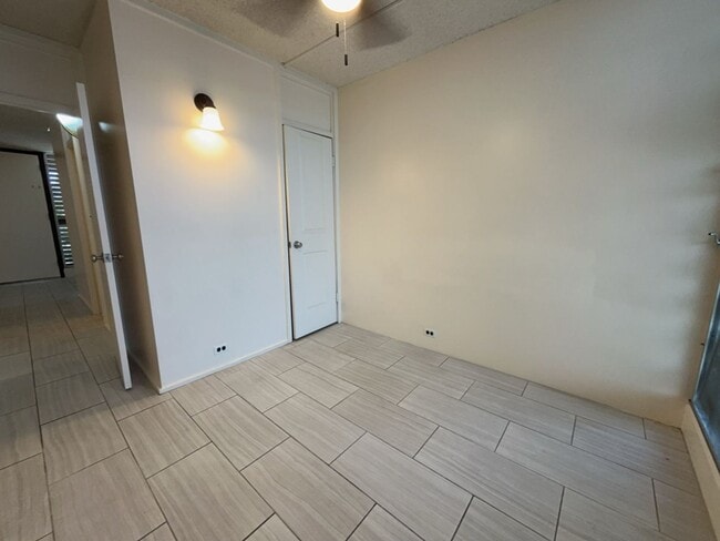 Building Photo - 2 bedroom, 1 bath, 1 parking for $1850/month!