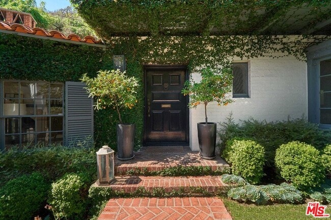 Building Photo - 2097 Outpost Dr