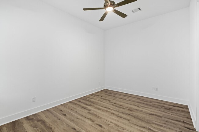 Building Photo - 5610 Savyon Dr