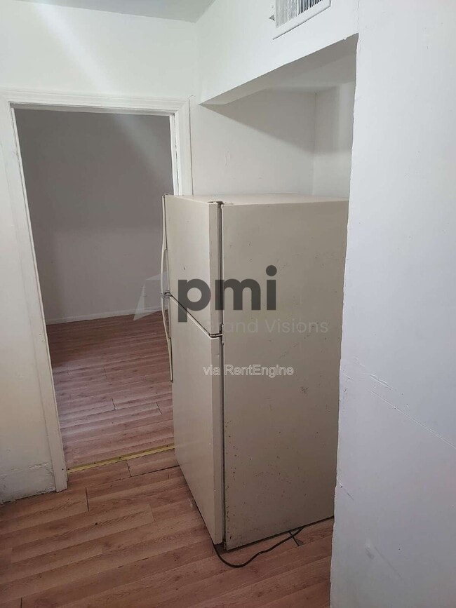 Building Photo - 904 W Macon St