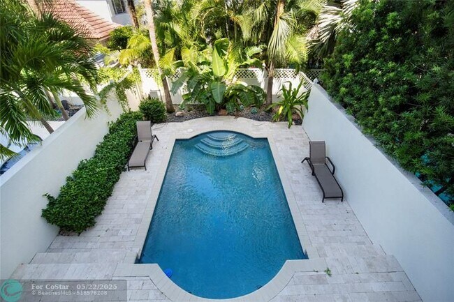 Building Photo - 425 N Ocean Blvd