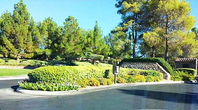 Building Photo - SINGLE STORY 3 CAR GARAGE SOUTHERN HIGHLANDS HOME