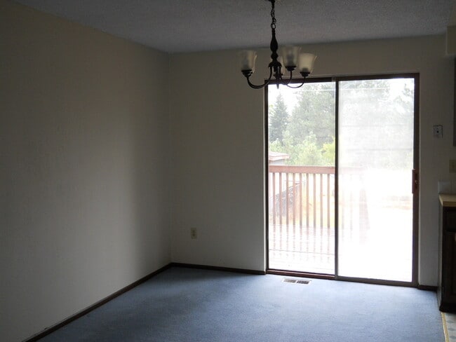 Building Photo - South Hill 4 bed 2 bath home