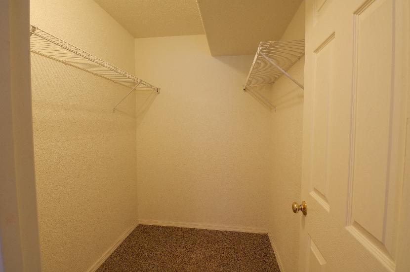 Building Photo - 5957 N Saint Croix Dr