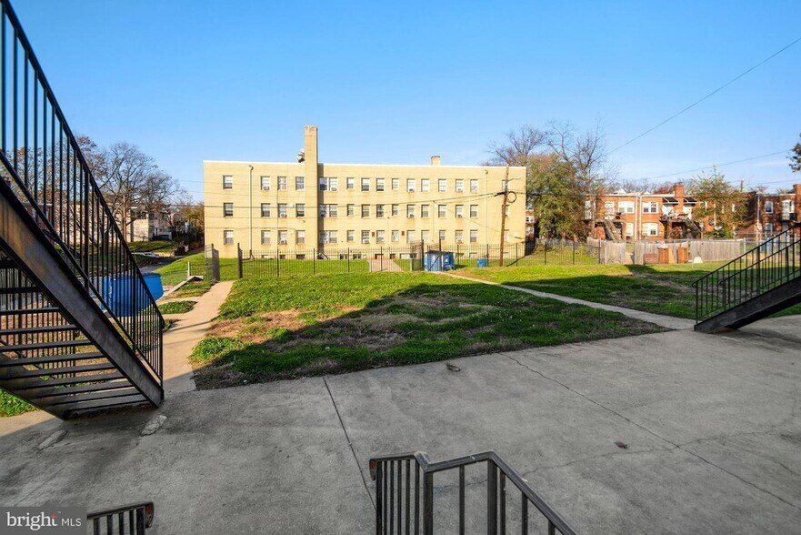 Building Photo - 212 Orange St SE