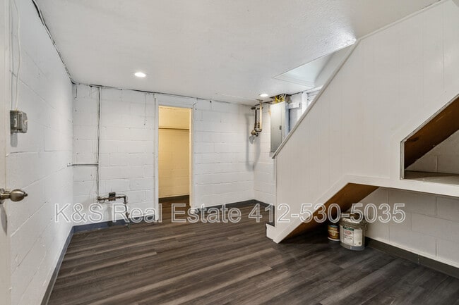 Building Photo - 1344 Fallowfield Ave