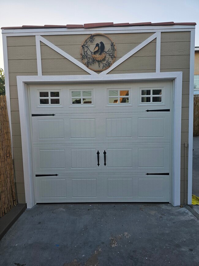 Building Photo - 615 Forest Ave