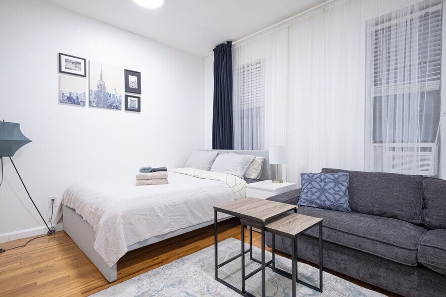 Building Photo - 317 E 75th St