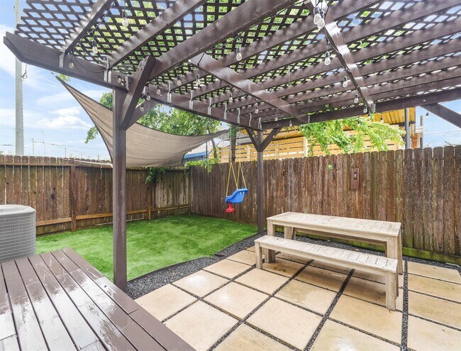 Building Photo - 1309 Laird St