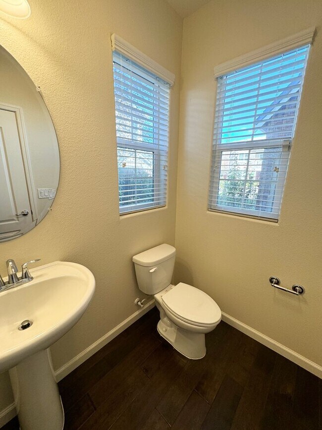 Building Photo - Perfect Shape Single Family Home in Dublin Hills