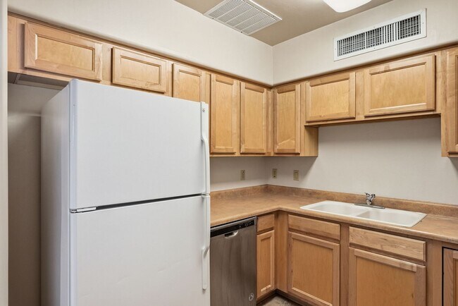 Building Photo - 630 Harvill Dr