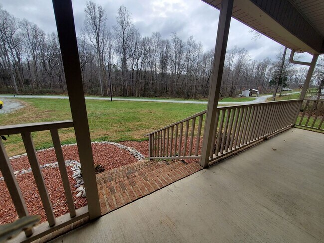 Building Photo - Ready to move in!