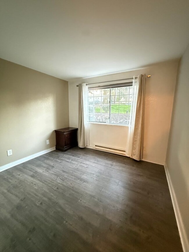 Building Photo - Ground-Level 2-Bedroom Condo at Martha’s Landing – Prime Mill Creek Location