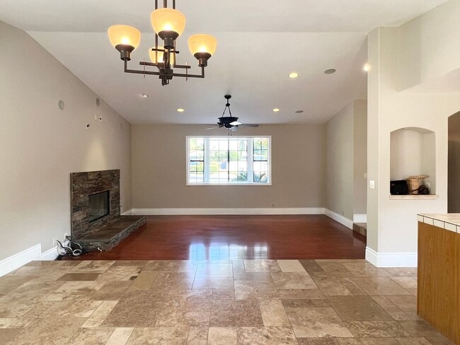 Building Photo - Single Story 3 Bedroom House in South Oceanside