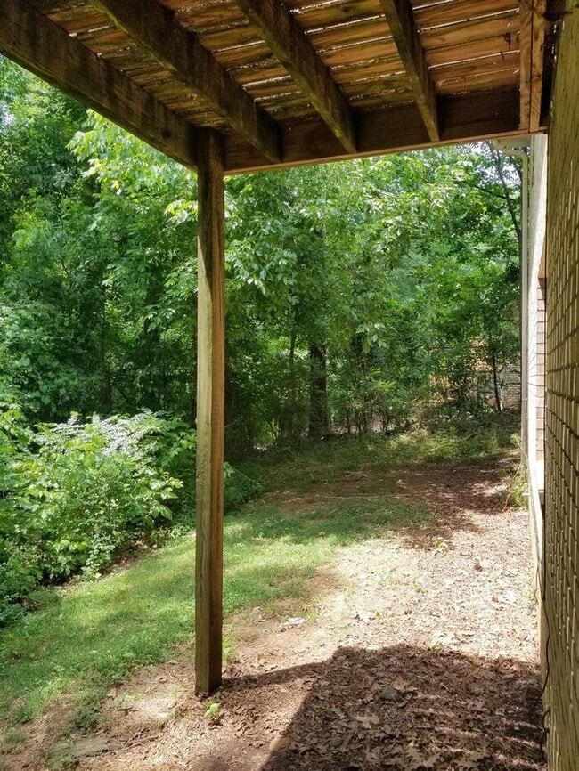 Building Photo - 1170 Kings Mill Run N