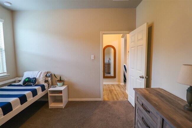 Building Photo - 27035 Badger Way