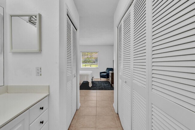 Building Photo - 313 NW 42nd St