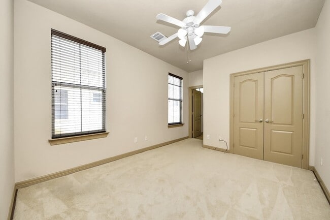 Building Photo - 5711 Kiam St