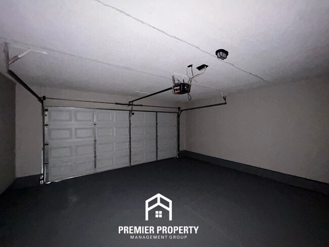 Building Photo - Charming 3BR/2BA Home in 38125 | Vaulted Ceilings, Built-ins & 2-Car Garage