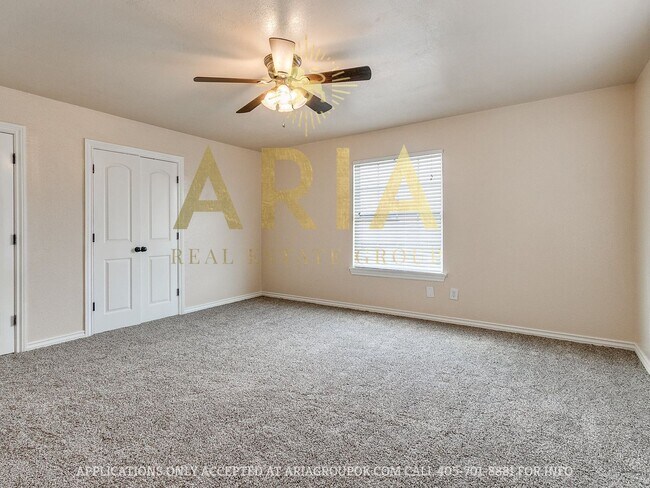 Building Photo - *639-641 Welston Cr.