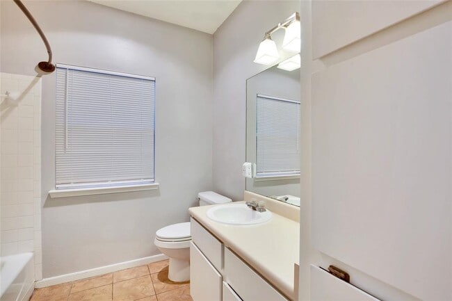 Building Photo - 3113 Robinson Ave