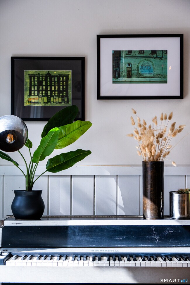 Building Photo - 474 US-7