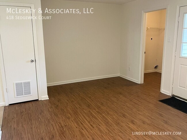 Building Photo - 418 Sedgewick Ct