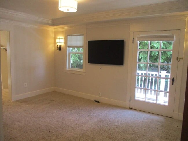 Building Photo - Stunning 4 Bedroom Home in North End Tacoma