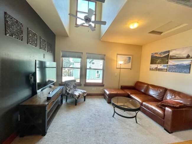 Building Photo - High-End, Modern, Industrial, 2BD, 1BA Condo