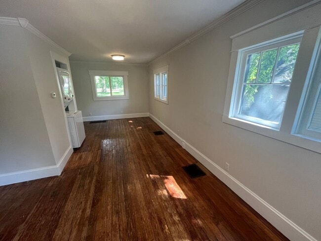Building Photo - 3-bedroom, 1.0 bathroom Home near downtown Niles
