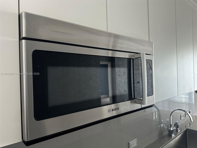 Building Photo - 68 SE 6th St