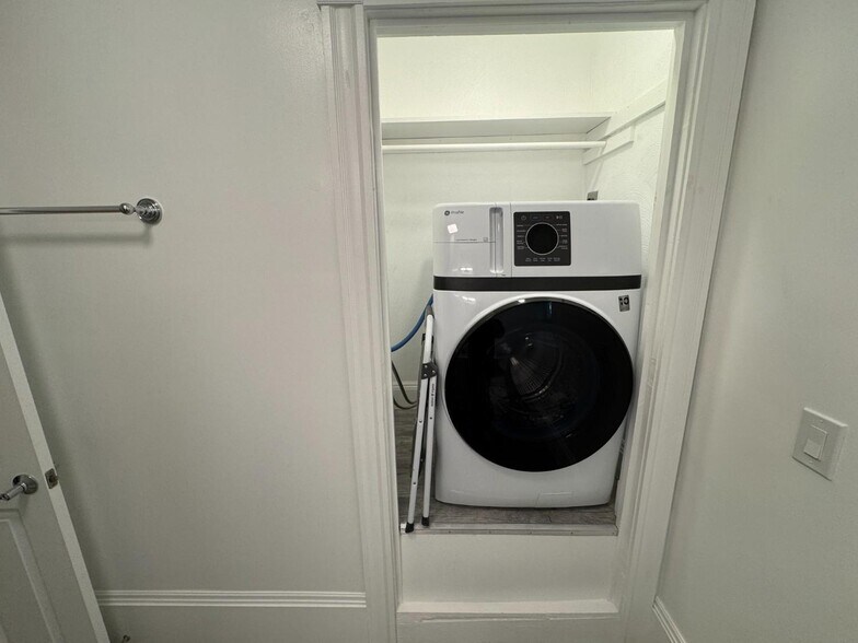 Building Photo - 35 Cameron Ave