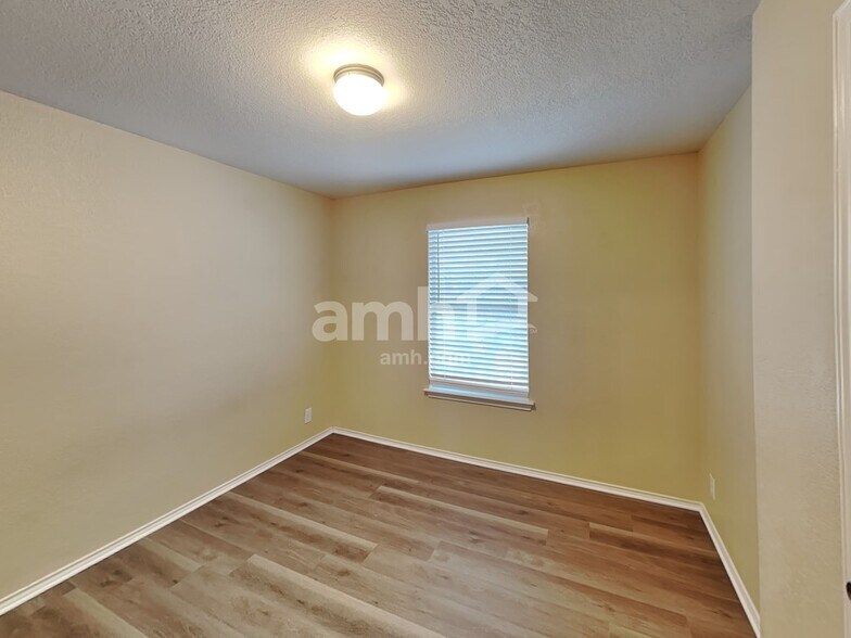 Building Photo - 16131 Branching Oaks