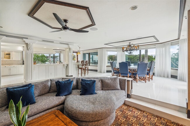 Building Photo - 3100 NE 46th St