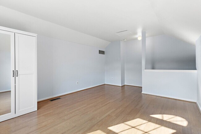 Building Photo - 38 Rampart Dr